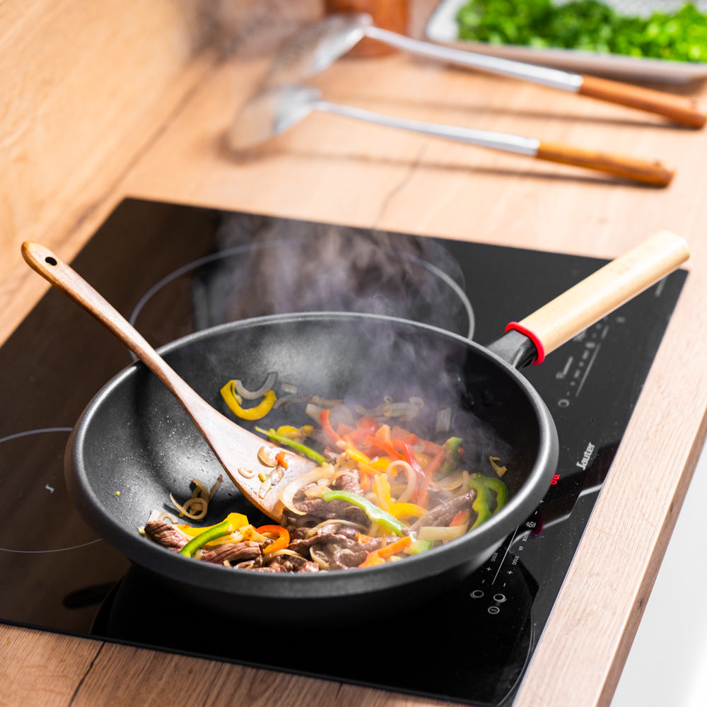 Le Amagi Wok Induktion Antihaft Detailaufnahme der robusten Antihaftbeschichtung