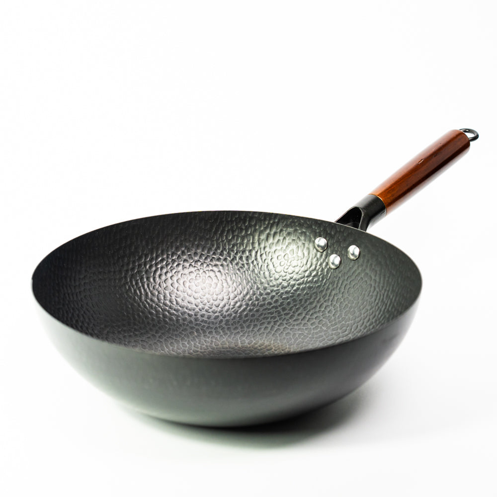 Le Bandai Detailaufnahme des Holzgriffs am chinesischen Wok gefertigt