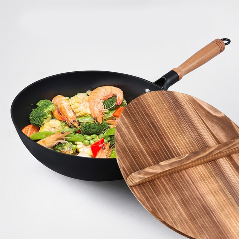 Le Kuju Wok-Holzdeckel mit Detailansicht der Holzmaserung und Griff