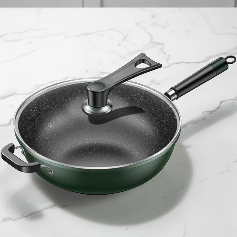 Le Nakimi Gesunde Wok Pfanne beim Braten von frischem Gemüse auf Induktion