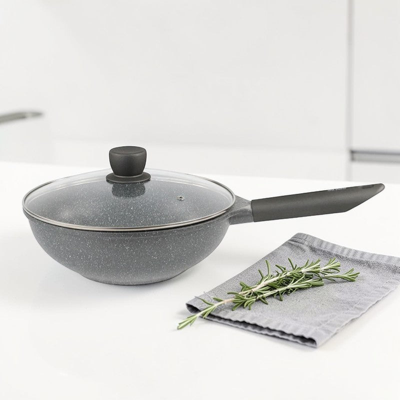Le Hayachine Granit Wok – Nahaufnahme der robusten Granitstruktur