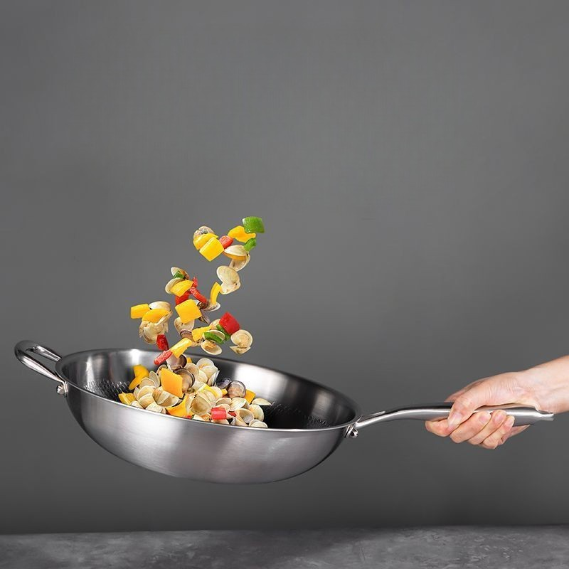 Le Myogi Wok Nahaufnahme des kühl bleibenden Griffs