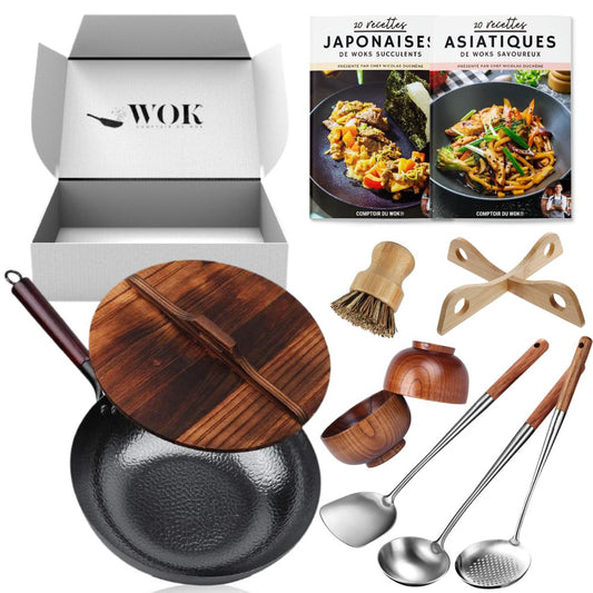 Le Sukimo Wok Set hochwertig aus Kohlenstoffstahl in Vorderansicht mit Zubehör