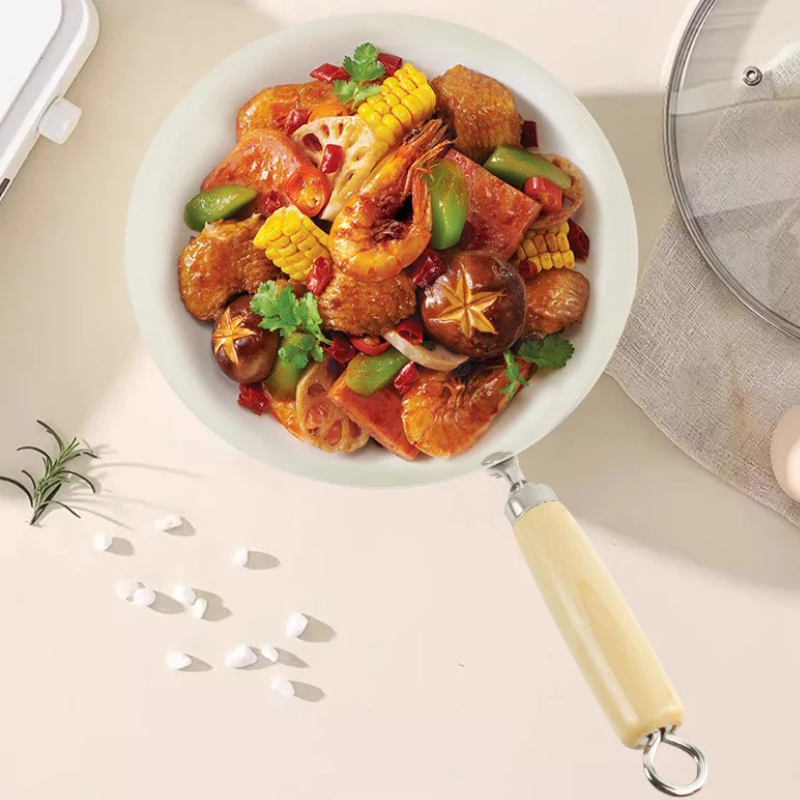 Le Tehana kleiner Wok Induktion auf modernem Induktionskochfeld