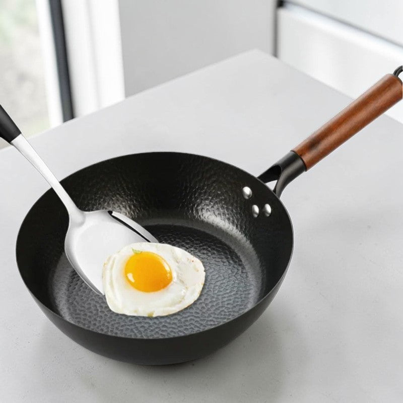 Le Rokko japanischer Wok von oben mit sichtbarer runder Form