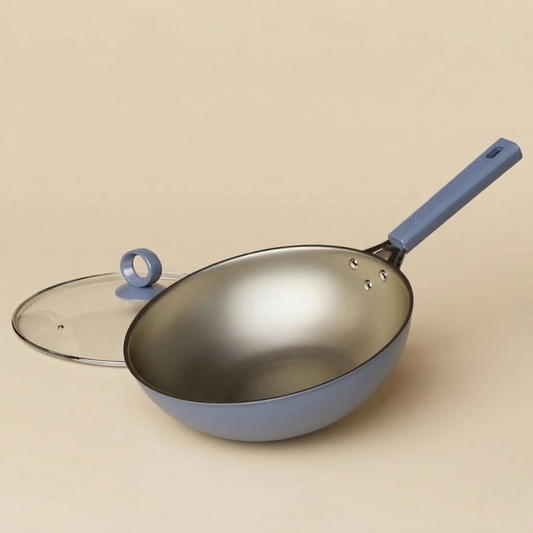 Le Maroki Eisen Wok für Induktion in Vorderansicht mit klassischer Form