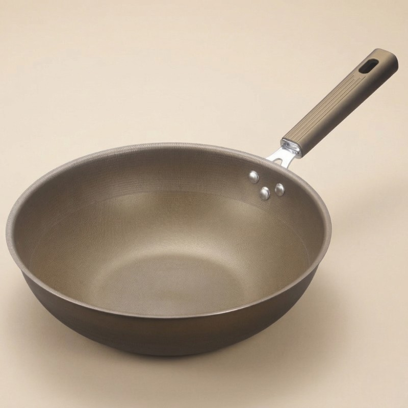 Le Hinoka Wok direkt auf blauer Flamme