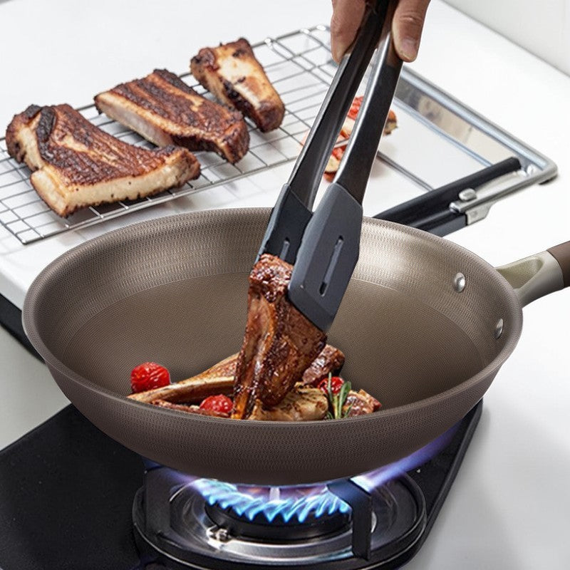 Le Hinoka Wok in stilvoller Küchenkulisse