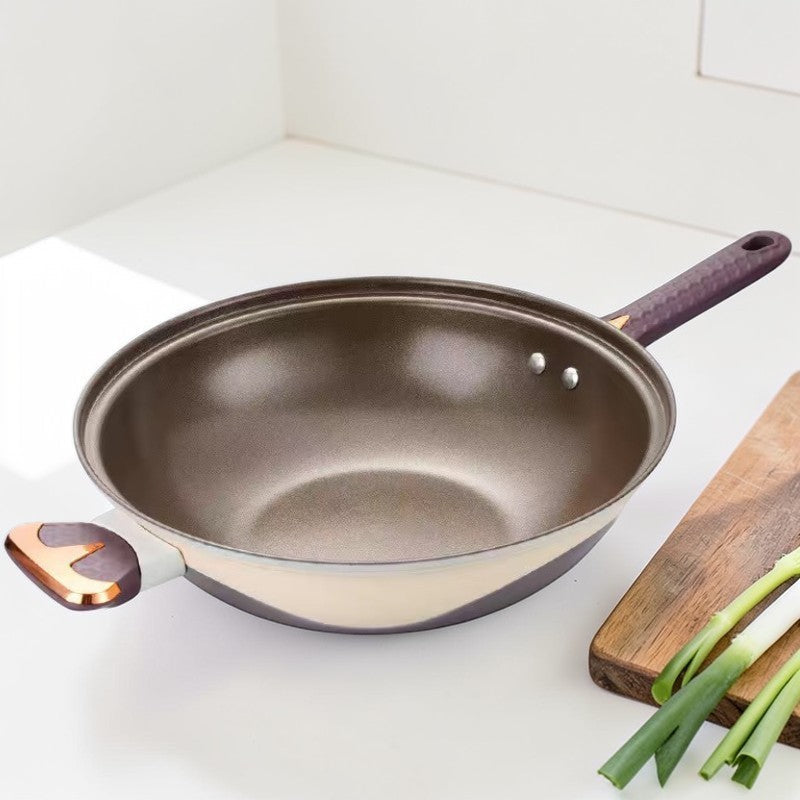 Le Hakusan Wok aus Schmiedeeisen Detail der gehämmerten Struktur
