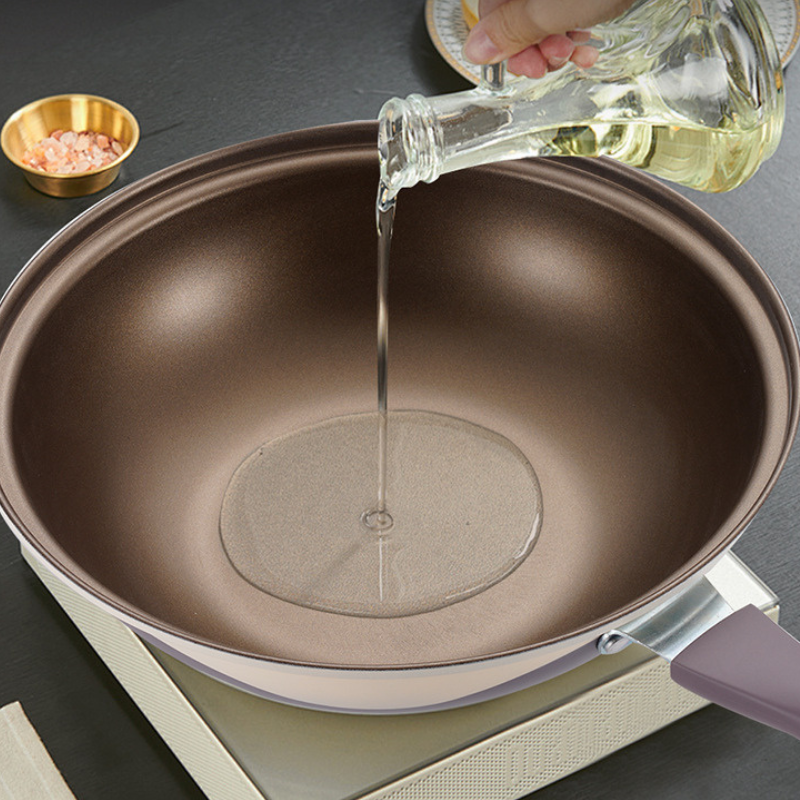 Le Hakusan Wok aus Schmiedeeisen seitliche Silhouette des Korpus