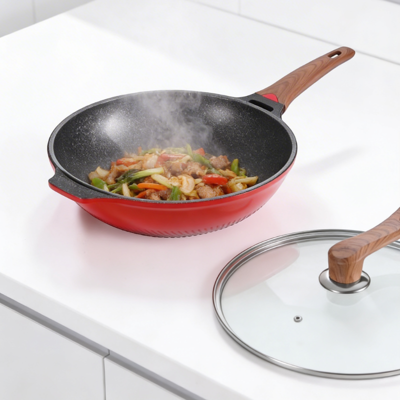 Le Murano Wok 32 cm beschichtet mit Größenangaben im Vergleich