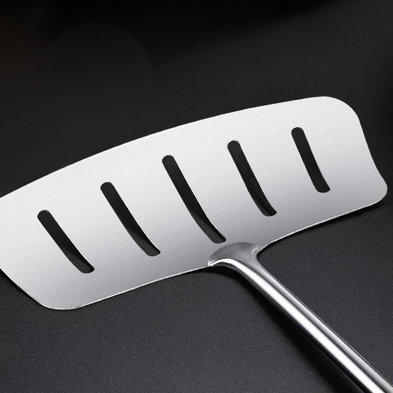 Le Mishio Metal Wok Spatula seitliche Ansicht mit geschwungener Edelstahlkante