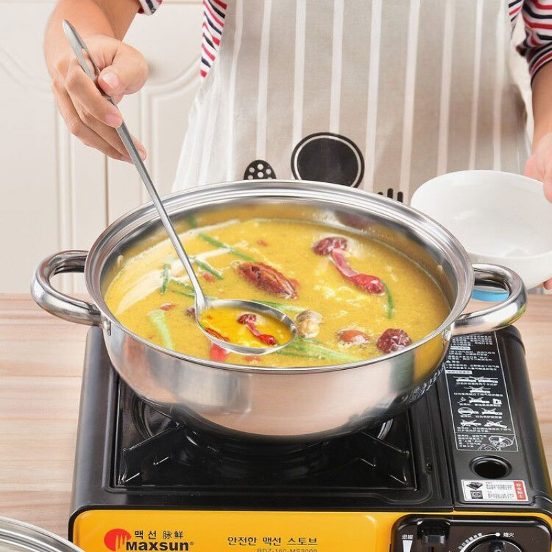 Le Senami Wok Set mit Dünsteinsatz beim Dämpfen von Dim Sum