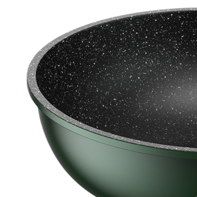 Le Nakimi Gesunde Wok Pfanne aus Aluminium auf Holztisch arrangiert