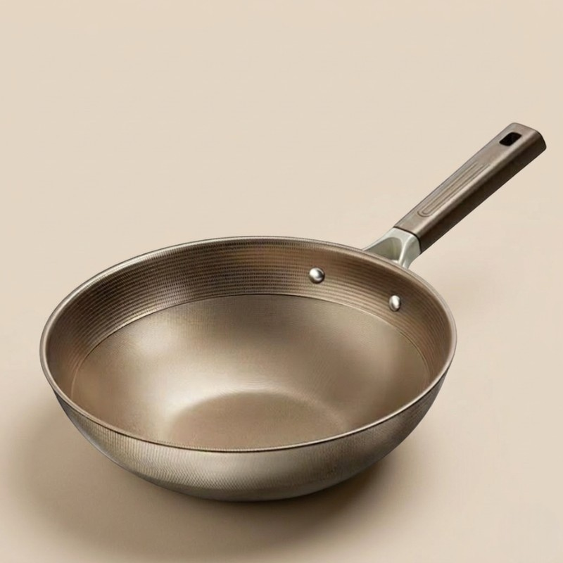 Le Chokai Titan Wok, Detailaufnahme der hochwertigen Titanoberfläche