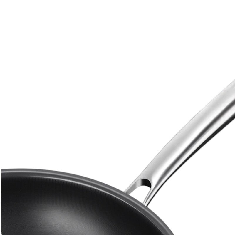 Le Tsumio Profi Wok Induktion beim Servieren von Reisgerichten