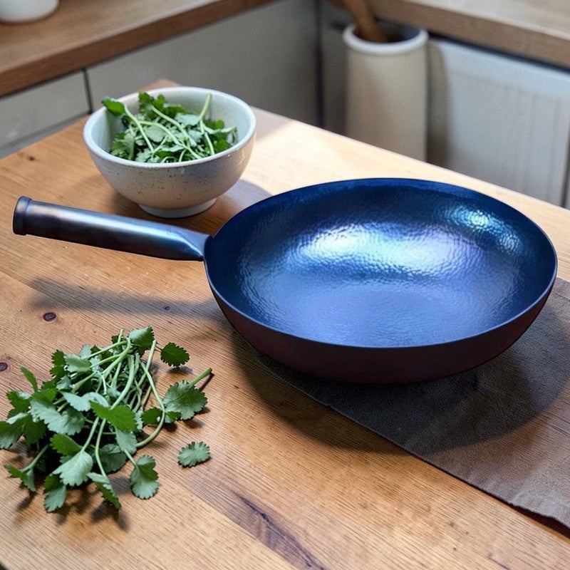 Le Kasoma Handgehämmerter Wok mit Verpackung und vollem Lieferumfang