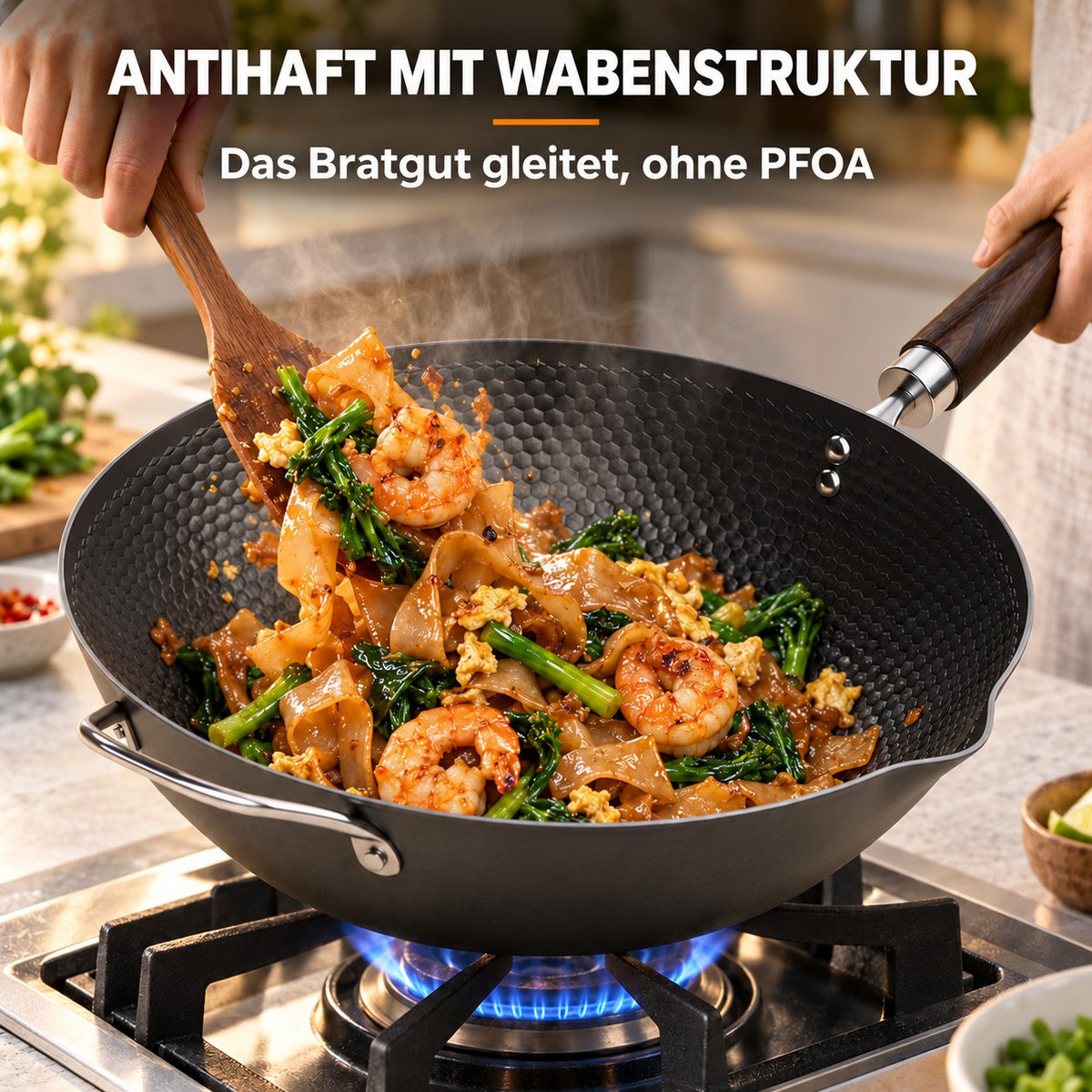Le Sayumi – Antihaft-Wok ohne PFOA, ANTIHAFT MIT WABENSTRUKTUR: Das Bratgut gleitet, ohne PFOA