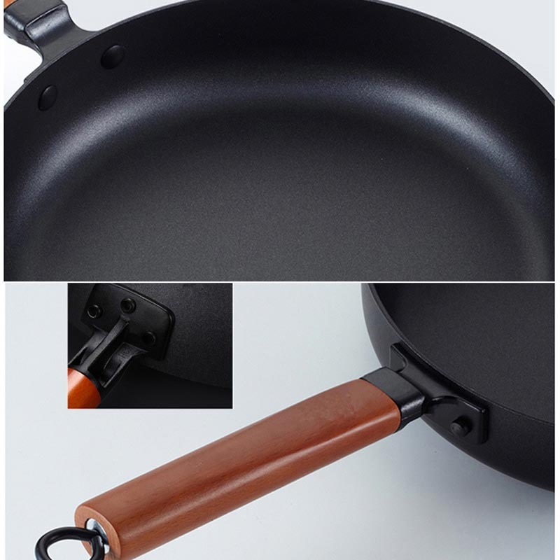 Le Takachiho unbeschichteter Karbonstahl-Wok mit dampfendem Gemüse von oben