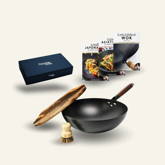 Le Tomeki Wok Starter Set aus Kohlenstoffstahl in frontaler Produktansicht