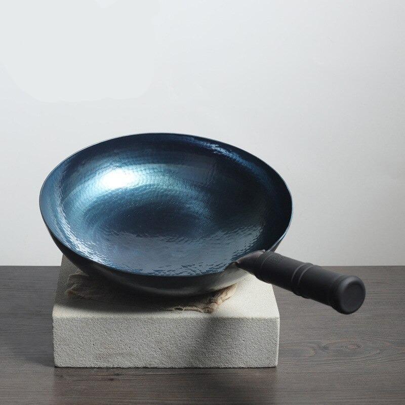 Le Fuji schmiedeeiserner Wok mit Deckel und Pfannenwender im Lieferumfang
