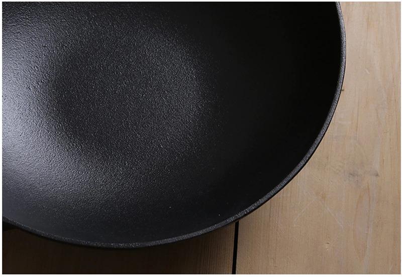 Le Fulan Wok Gusseisen Ceranfeld Innenansicht der eingebrannten Gusseisenfläche