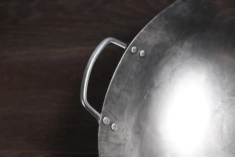 Le Gassan echter chinesischer Wok Detailaufnahme des Gusseisen-Griffs