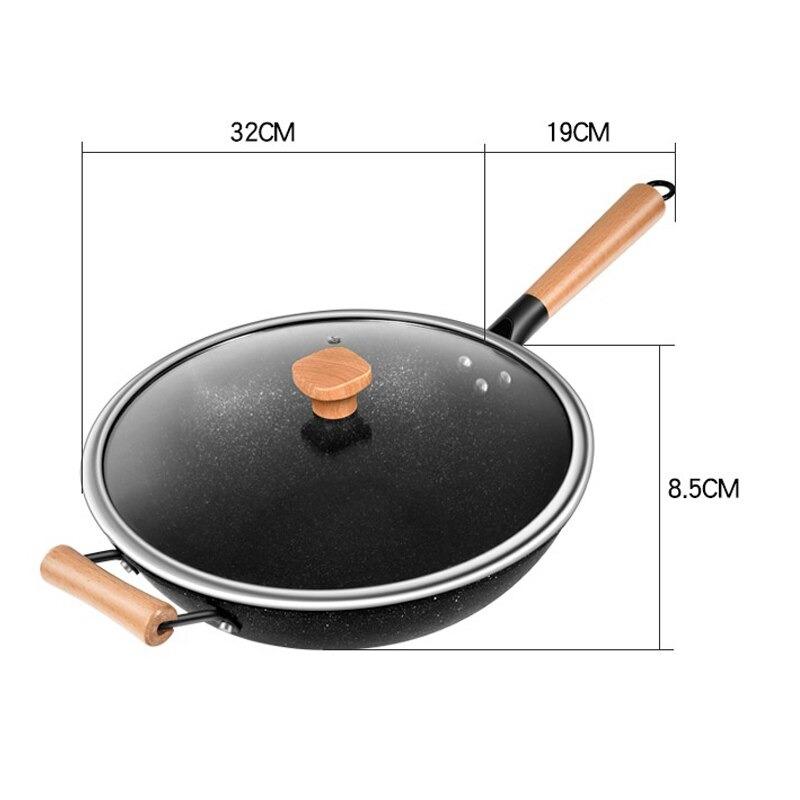 Le Tsurugi Wok 28 Keramikbeschichtet mit ergonomischem Griff in der Küche im Einsatz