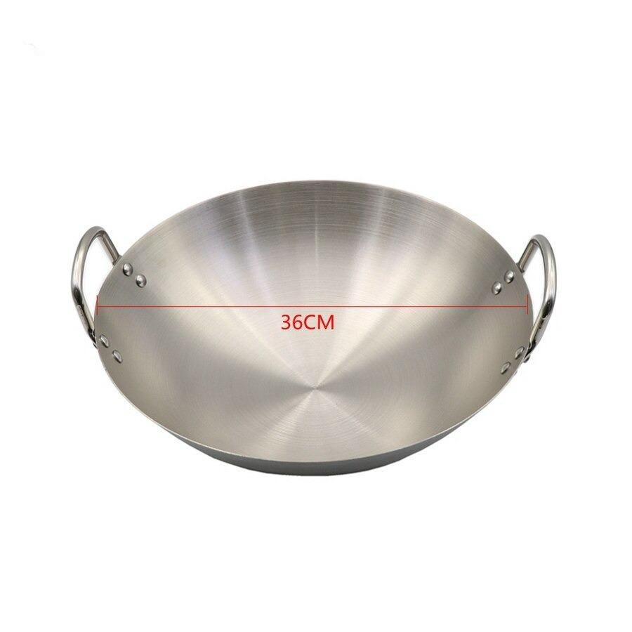Le Tate Edelstahl-Wok mit Detailaufnahme des geschmiedeten Griffs