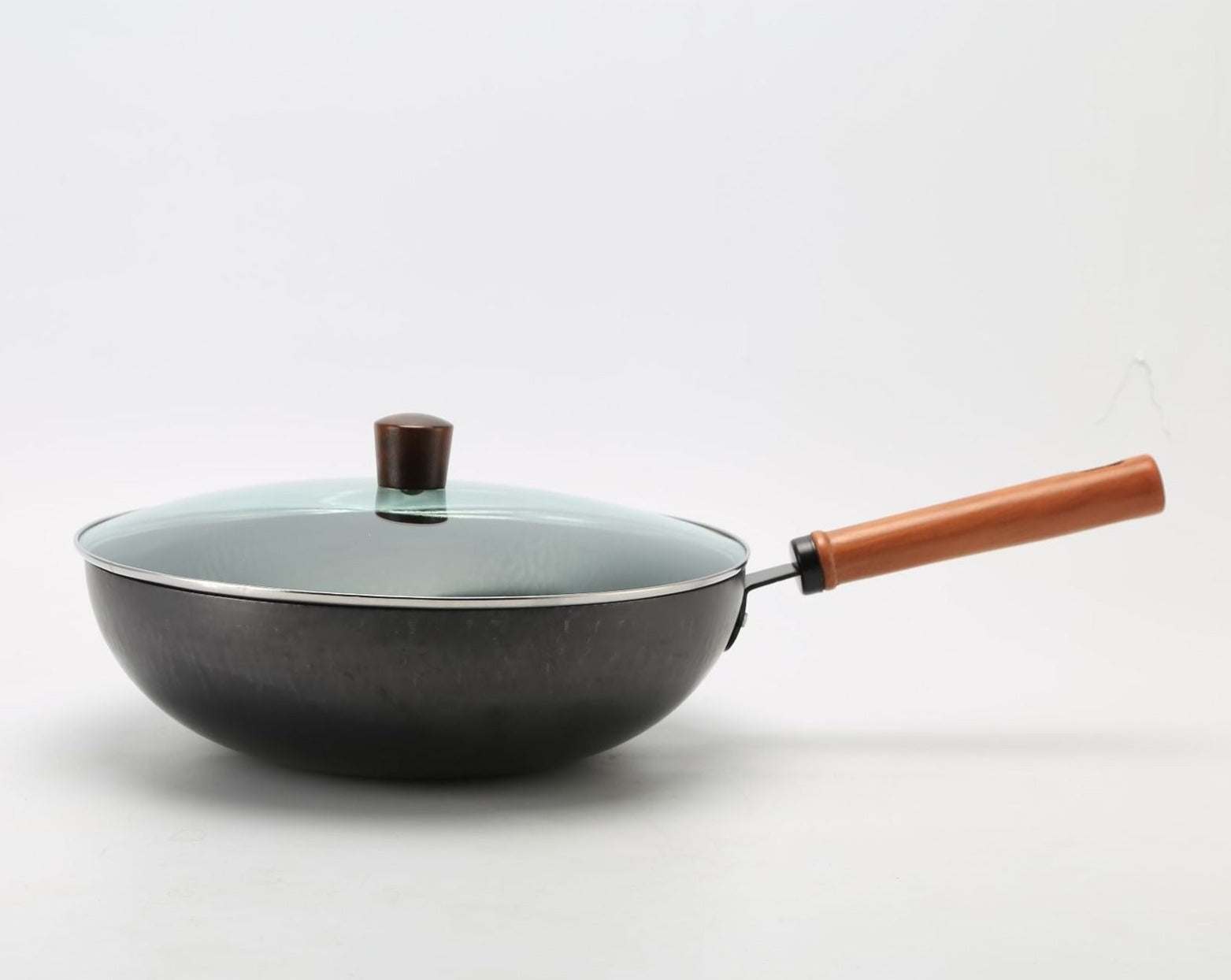 Le Daisetsu handgeschmiedeter Wok in der Originalverpackung mit Zubehör