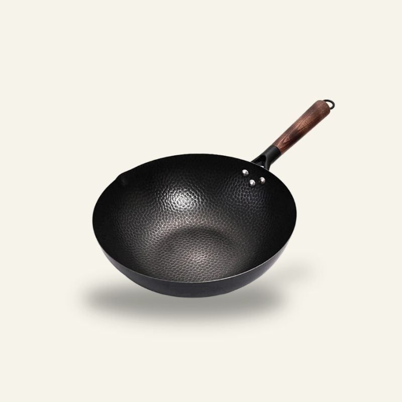 Le Bandai Chinesischer Wok in authentischer Vorderansicht mit rundem Boden