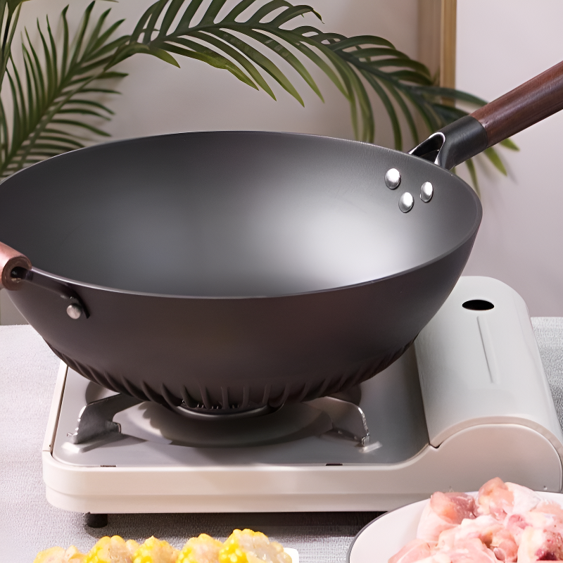 Le Rausu Wok Gusseisen mit Deckel Verpackung samt Lieferumfang