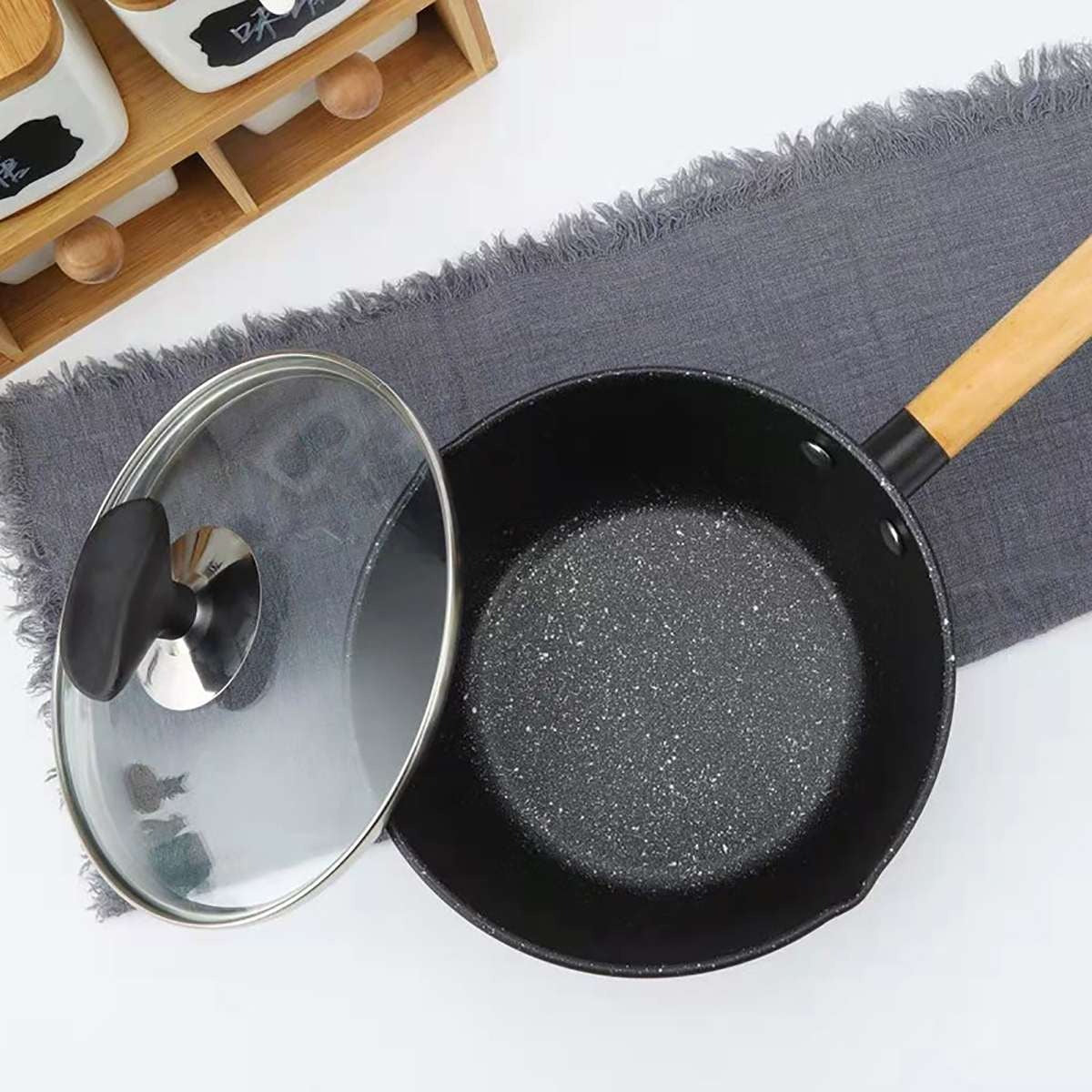 Le Yuki Kleiner Wok mit Deckel Detail des Glasdeckels und Dampfauslass