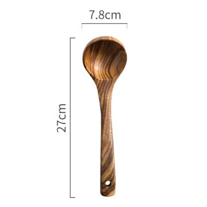 Le Sukano hitzebeständiger Wokwender aus Holz von oben auf Schneidebrett