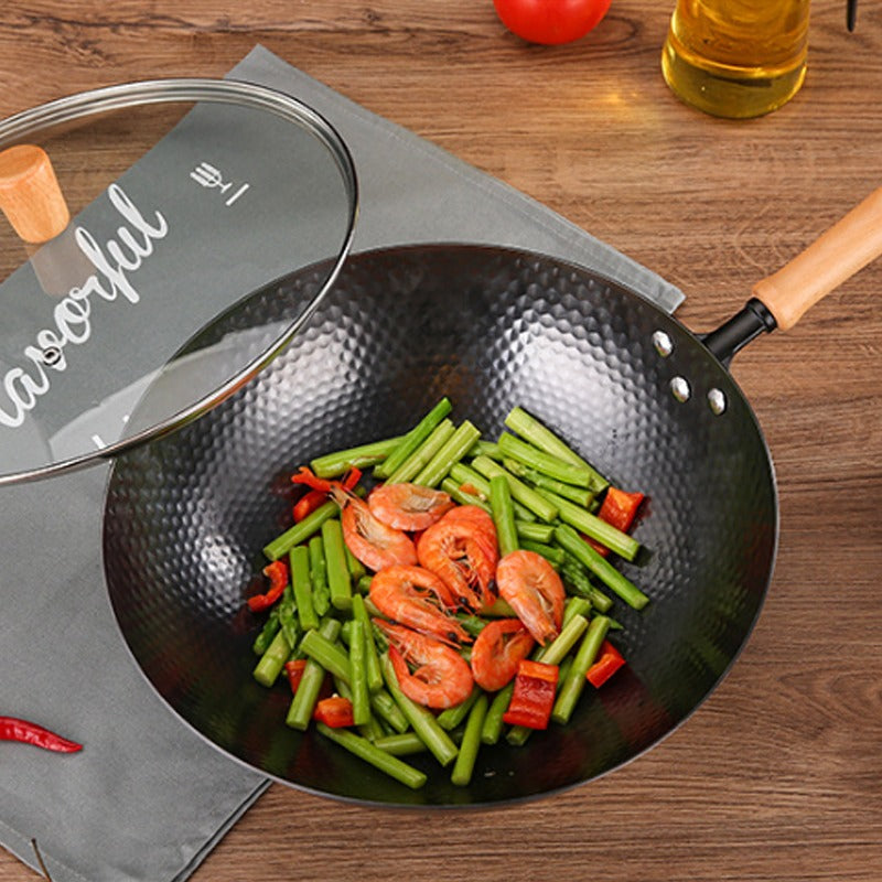 Le Kumichi Wok Carbonstahl Flacher Boden von oben mit eingebrannter Patina