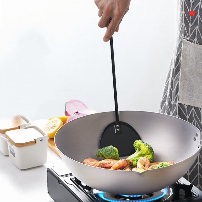 Le Pokao Karbonstahl-Wok für alle Herdarten mit Deckel und Spatel verpackt