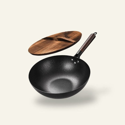 Le Shirane Wok Japonais en acier au carbone avec couvercle en bois et manche long