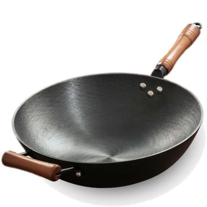Le Namsan Wok aus Gusseisen für Gasgrill in produktneutraler Vorderansicht