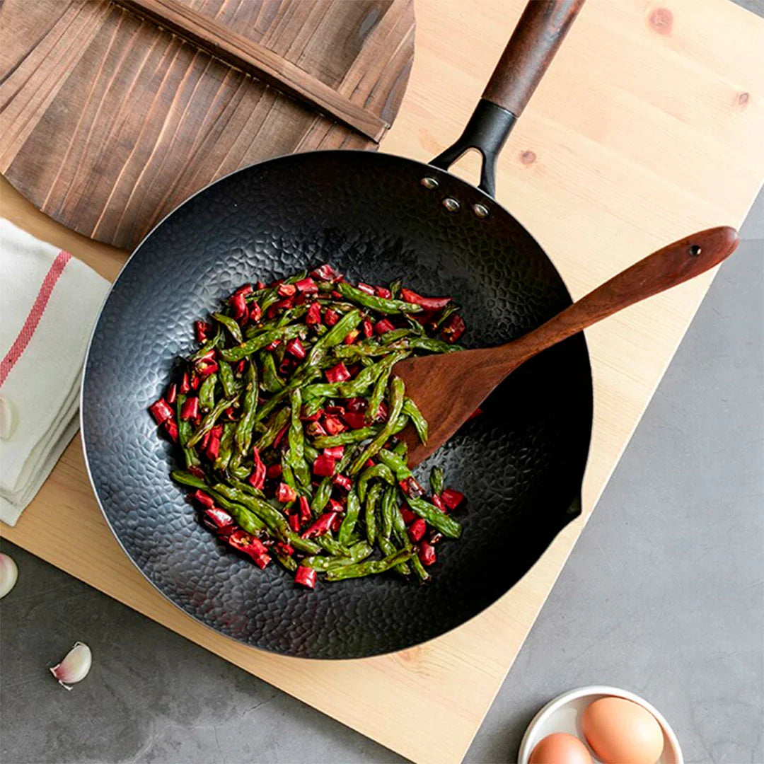 Le Zao traditioneller Wok aus Carbonstahl mit Deckel und Bambusspatel